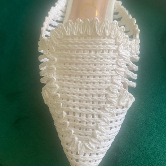 Cute woven slip-on flats - Picture 2 of 6